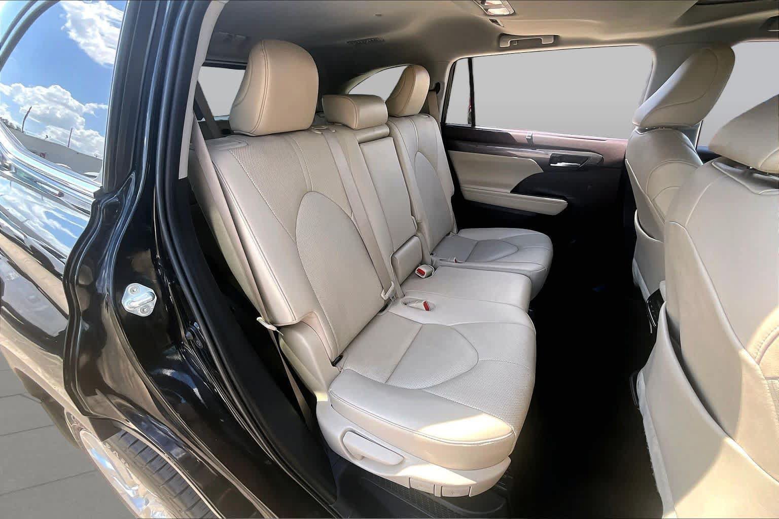 Used 2021 Toyota Highlander Limited AWD/4WD image 20