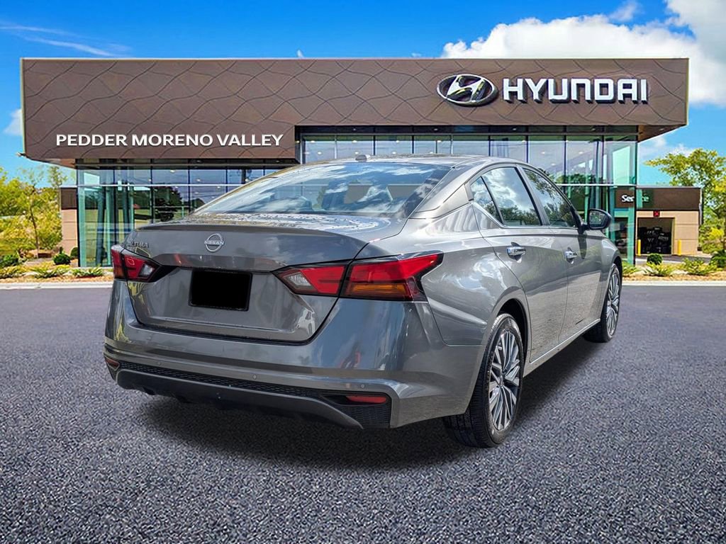 Used 2025 Nissan Altima 2.5 SV FWD image 3