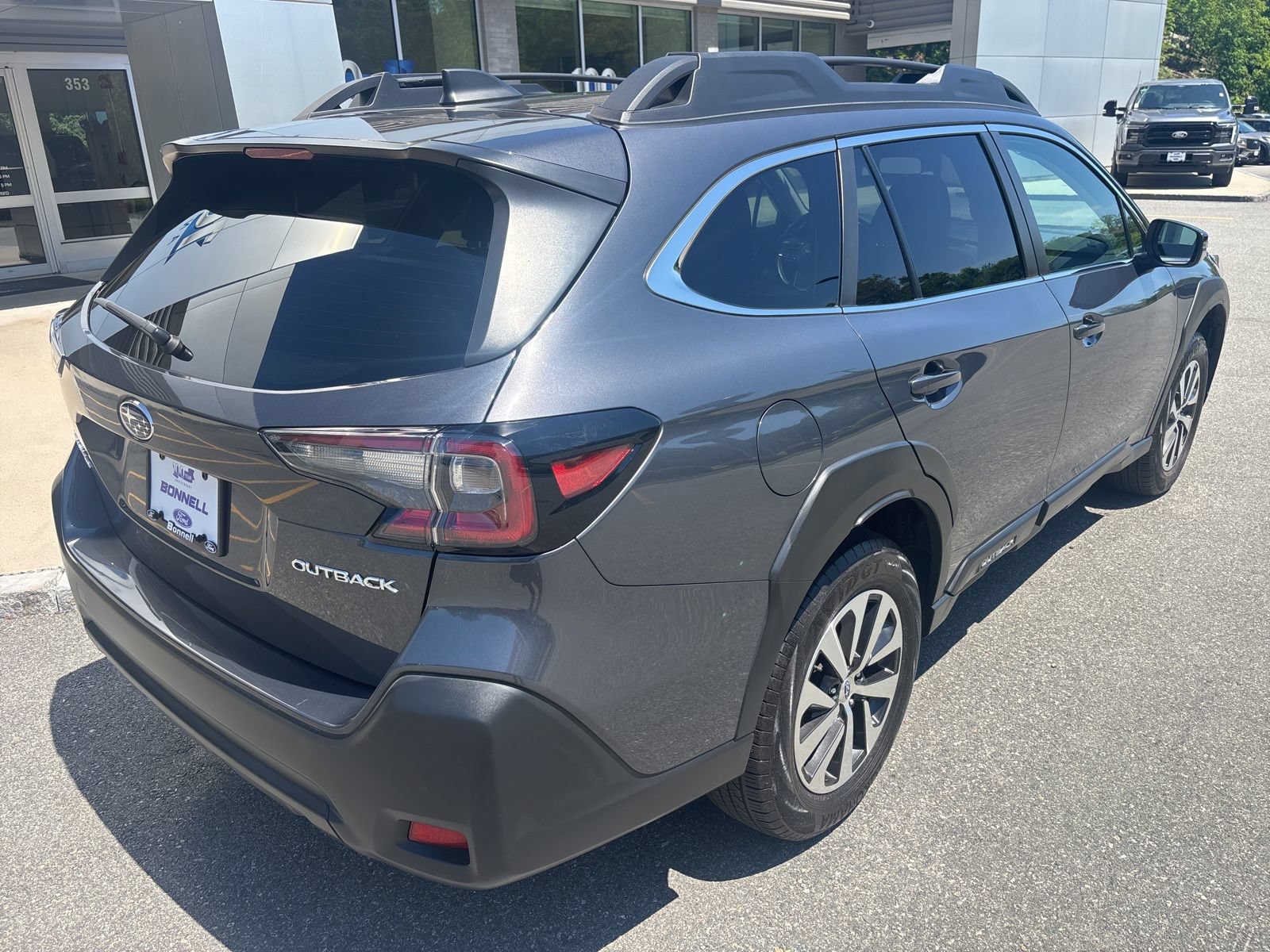 Used 2024 Subaru Outback Premium AWD/4WD image 3