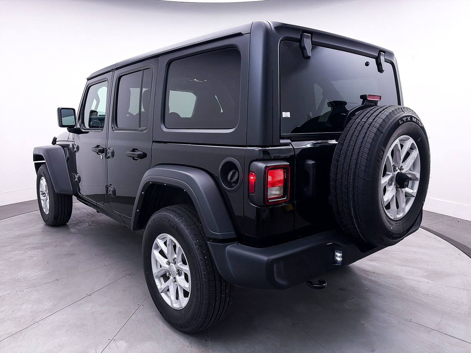 Used 2023 Jeep Wrangler Unlimited Sport AWD/4WD image 11