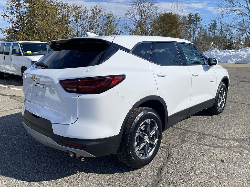 Used 2025 Chevrolet Blazer LT AWD/4WD image 8