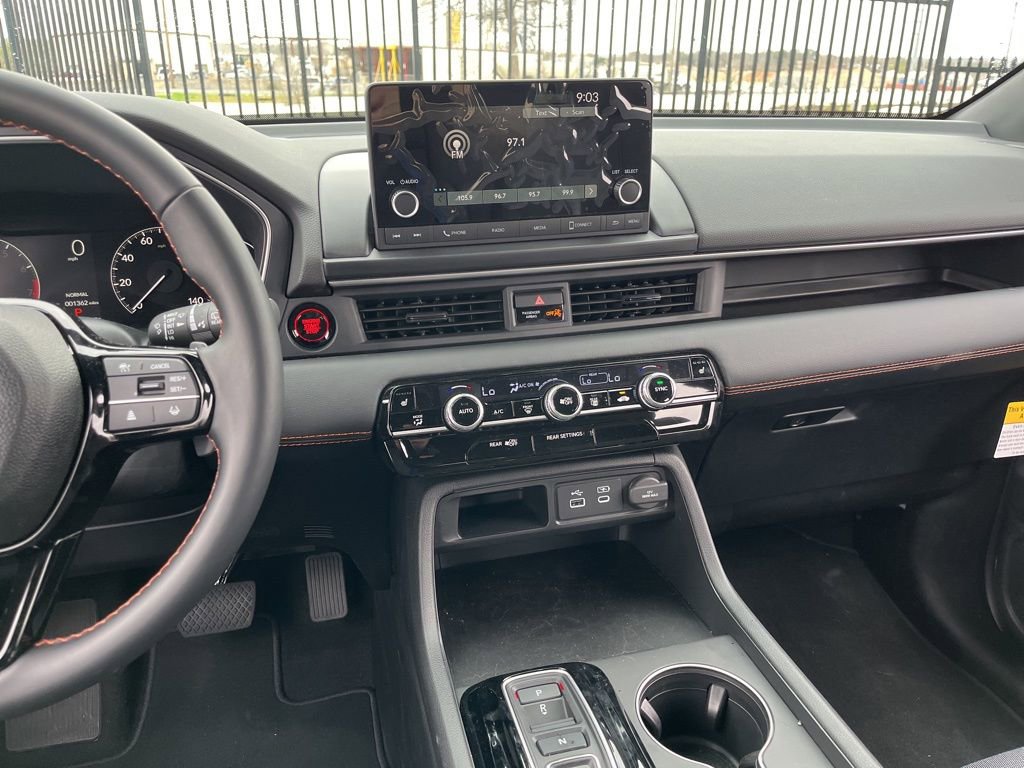 Certified 2025 Honda Pilot Sport image 17