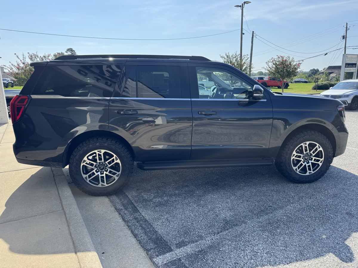 Used 2025 Ford Expedition Active AWD/4WD image 6