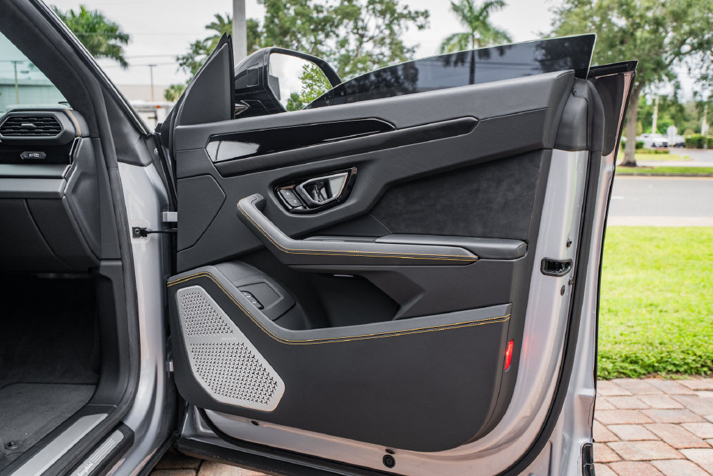 Used 2023 Lamborghini Urus S AWD/4WD image 30