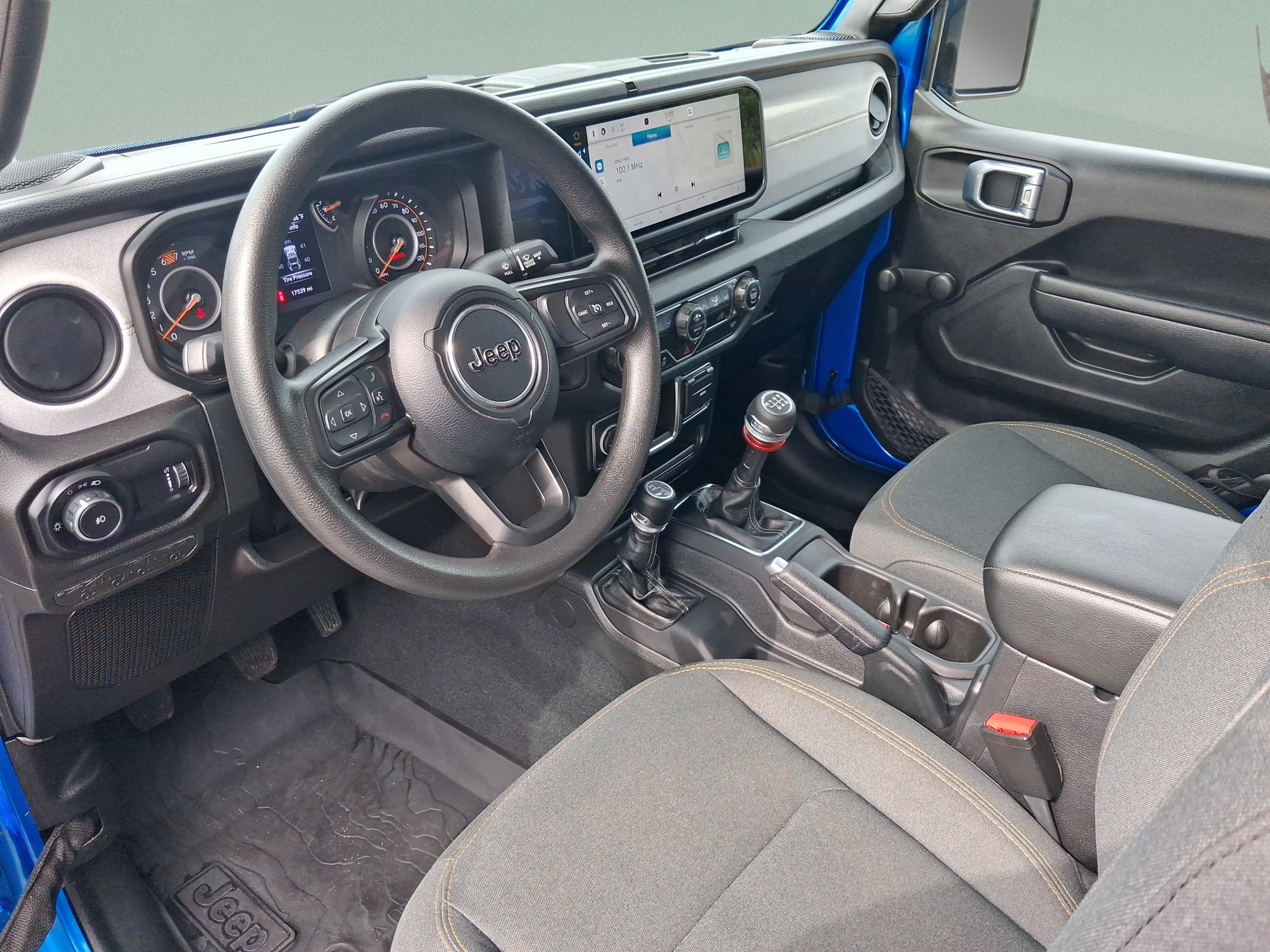 Used 2024 Jeep Wrangler Sport AWD/4WD image 9