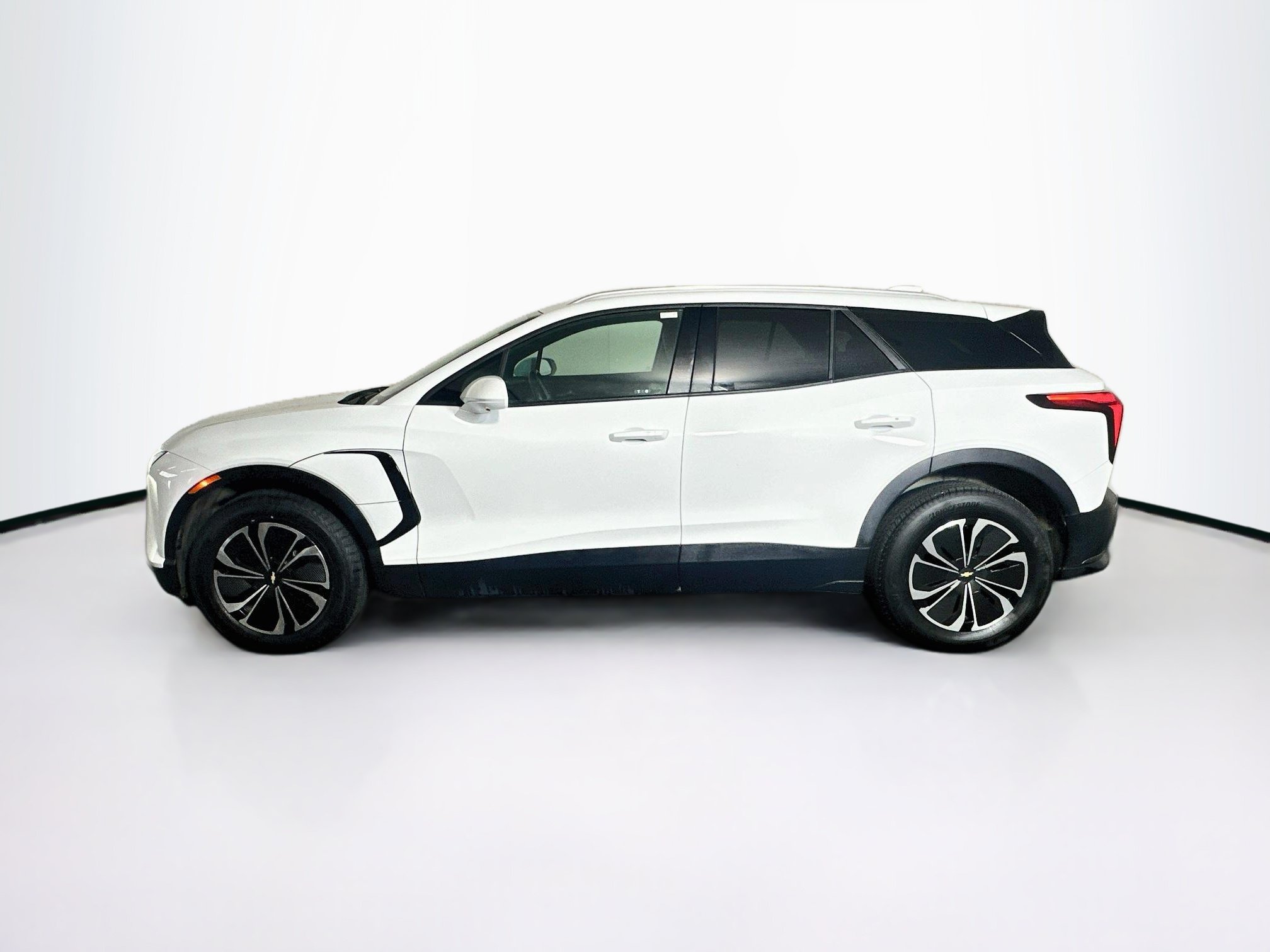 Used 2024 Chevrolet Blazer EV LT AWD/4WD image 4