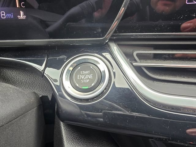 Used 2024 Chevrolet Trax RS w/ Sunroof Package image 22