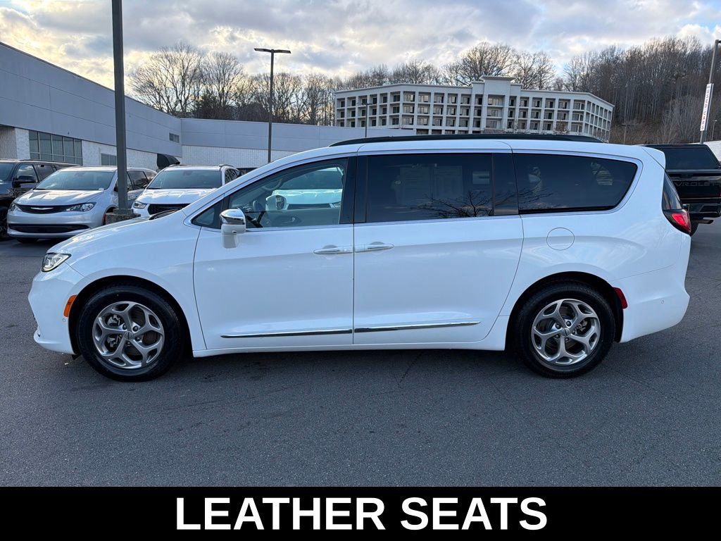 Used 2022 Chrysler Pacifica Limited image 9