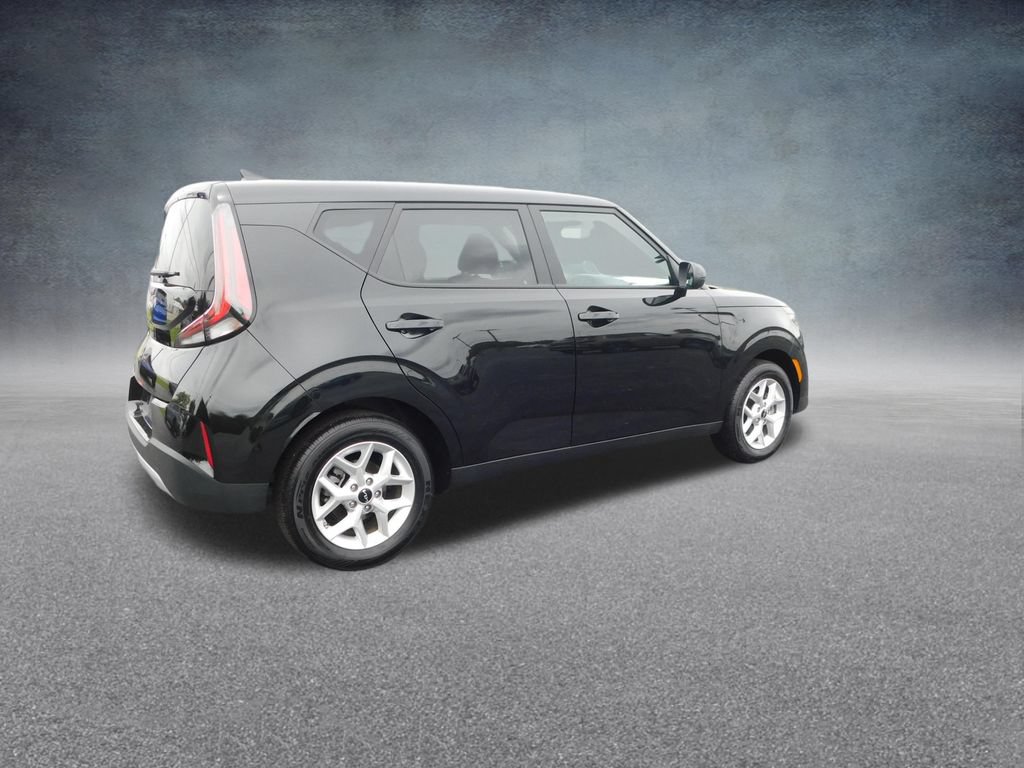 Used 2025 Kia Soul LX w/ LX Technology Package FWD image 3