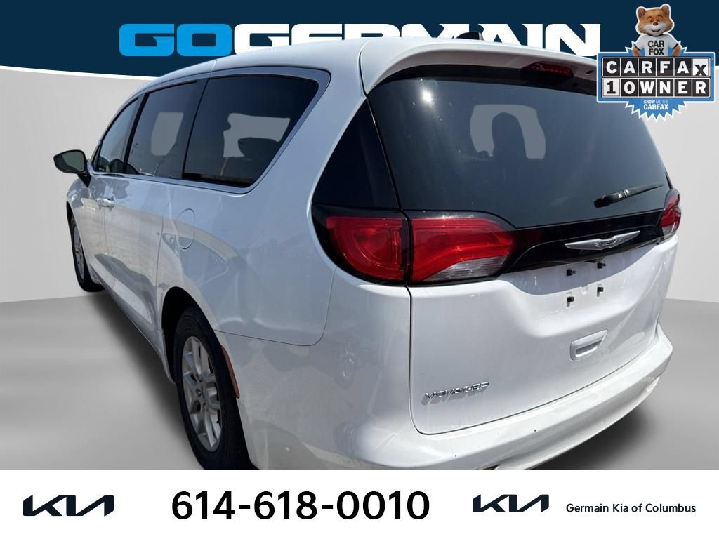Used 2023 Chrysler Voyager LX FWD image 2