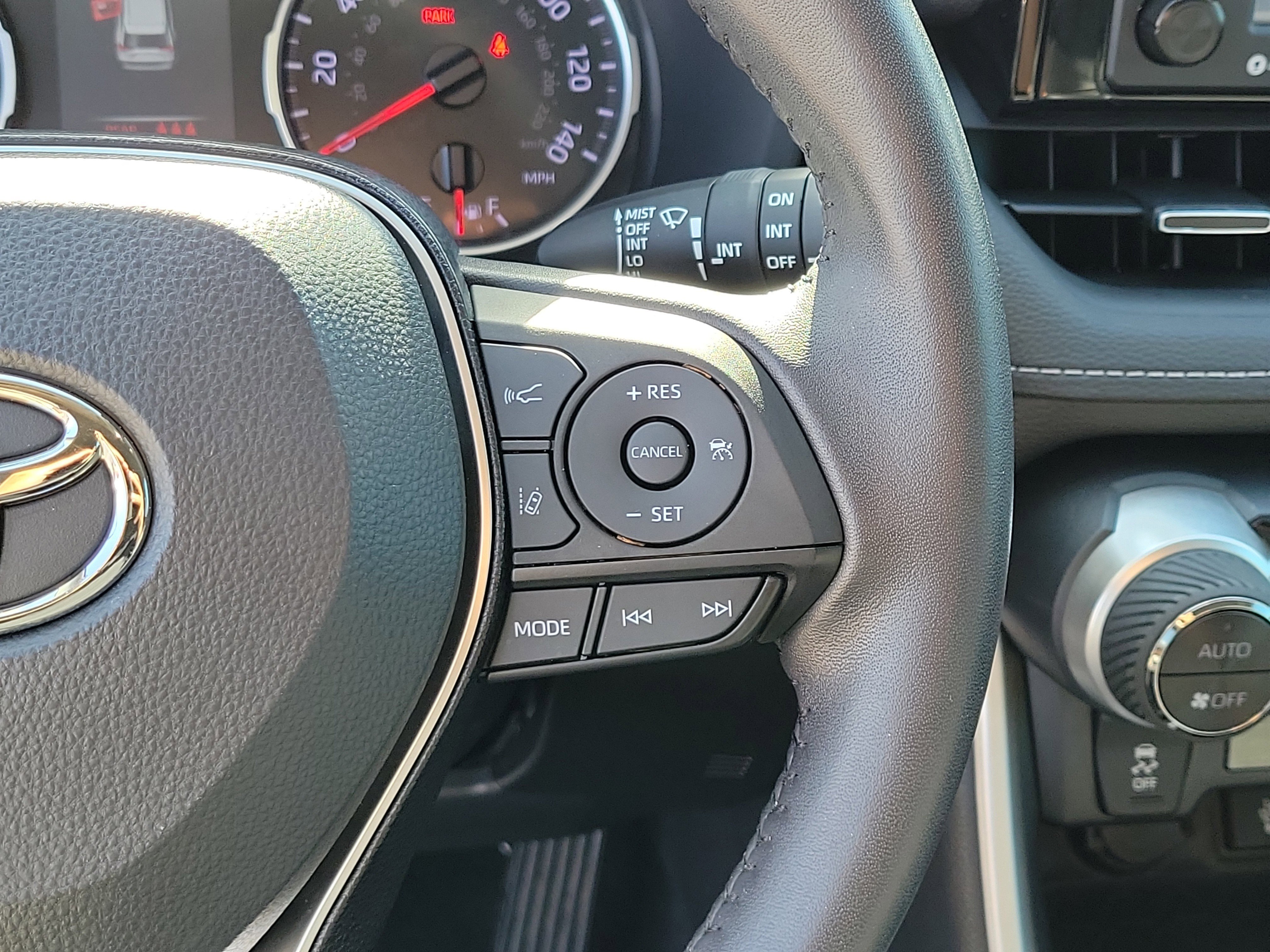 Used 2022 Toyota RAV4 XLE Premium image 25