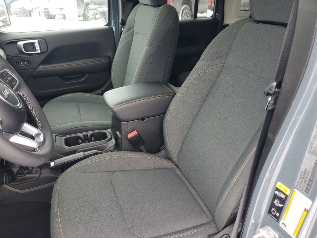 Used 2025 Jeep Wrangler Unlimited Sahara w/ Safety Group image 24