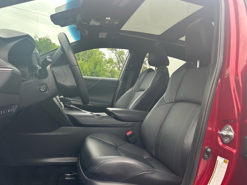 Used 2023 Toyota Venza Limited image 11
