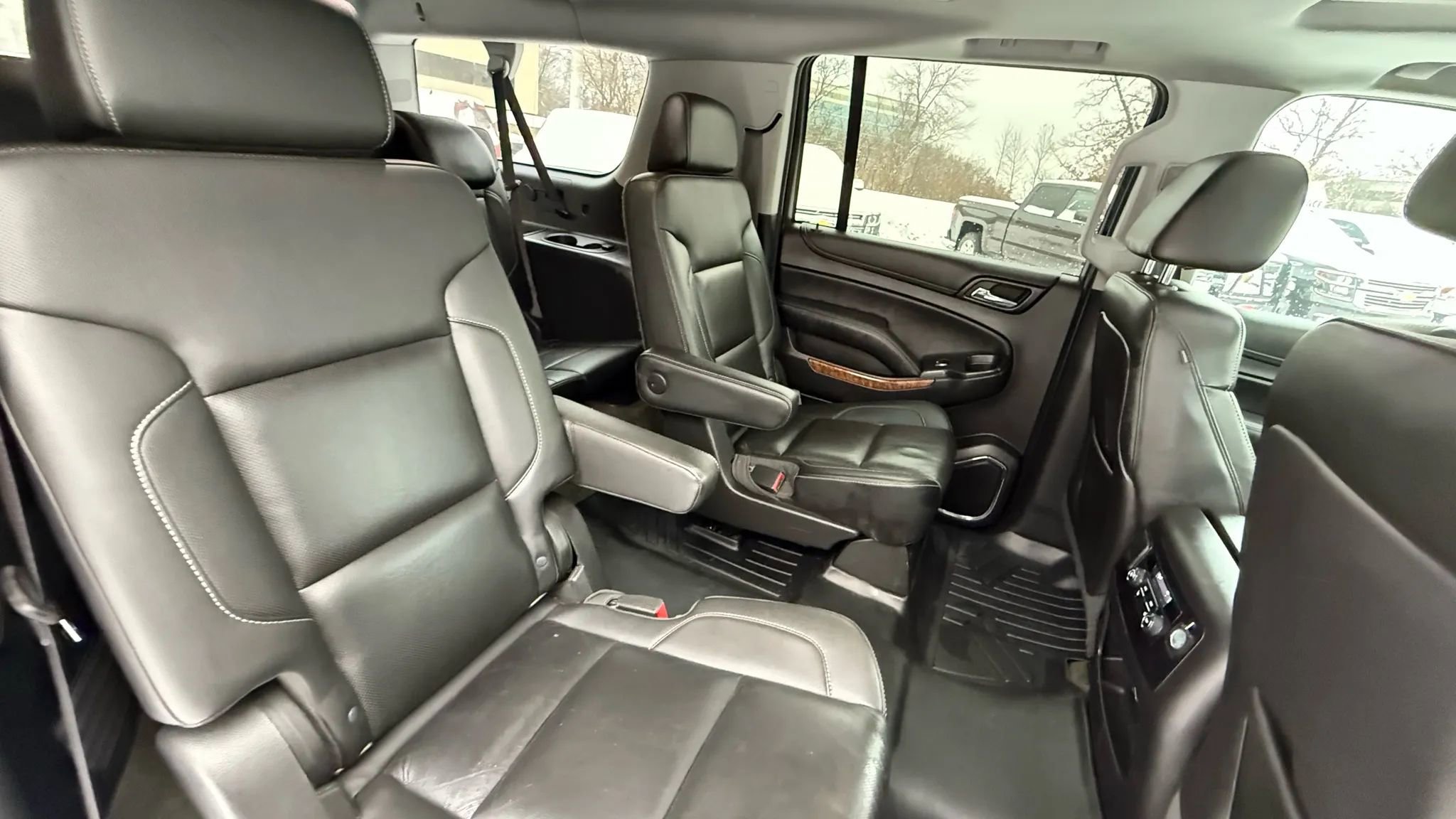 Used 2015 Chevrolet Suburban LTZ image 32