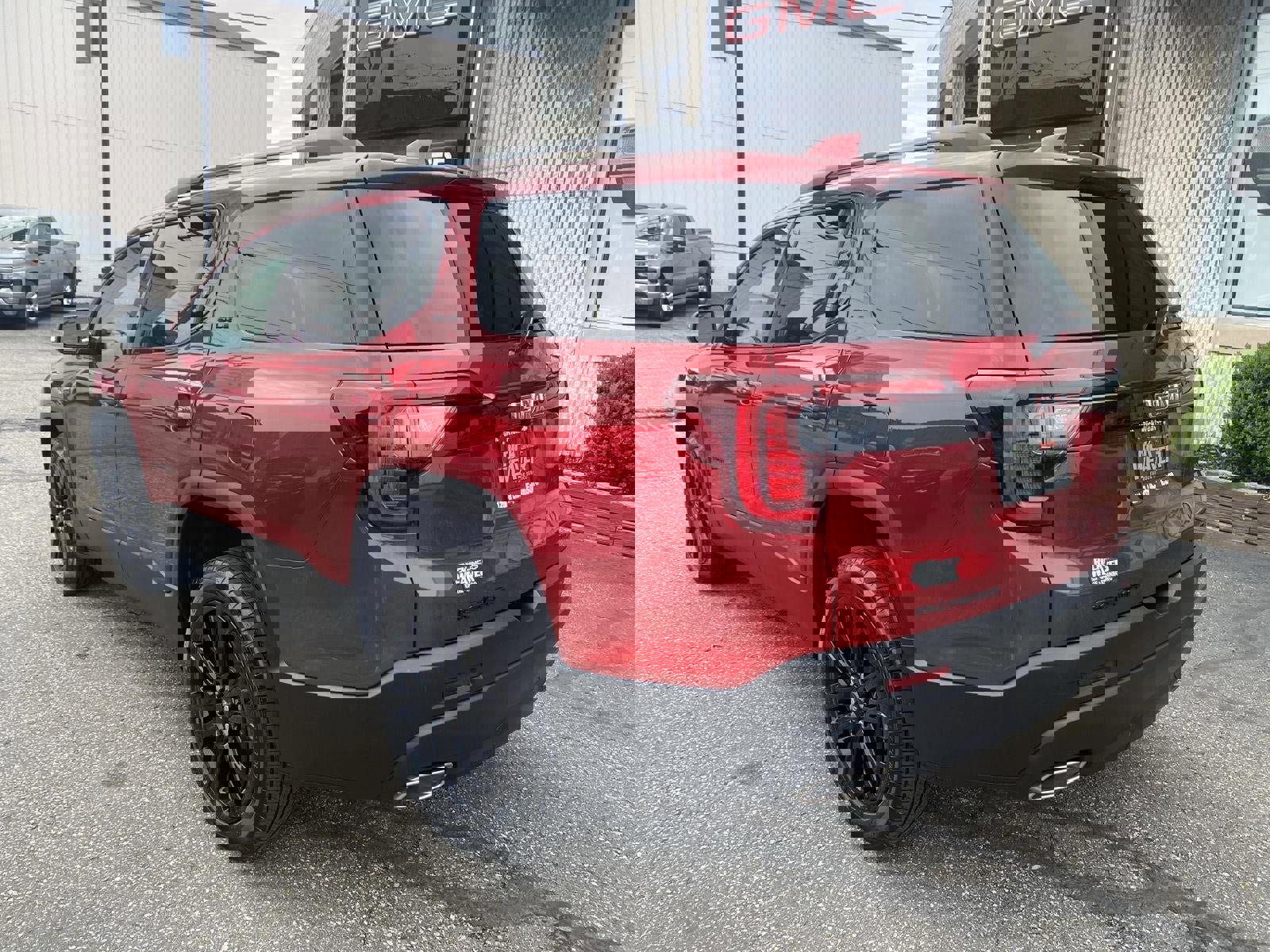 Used 2023 GMC Acadia SLE w/ Driver Convenience Package AWD/4WD image 6