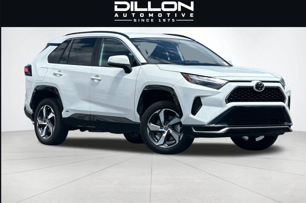 Used 2025 Toyota RAV4 SE AWD/4WD image 2