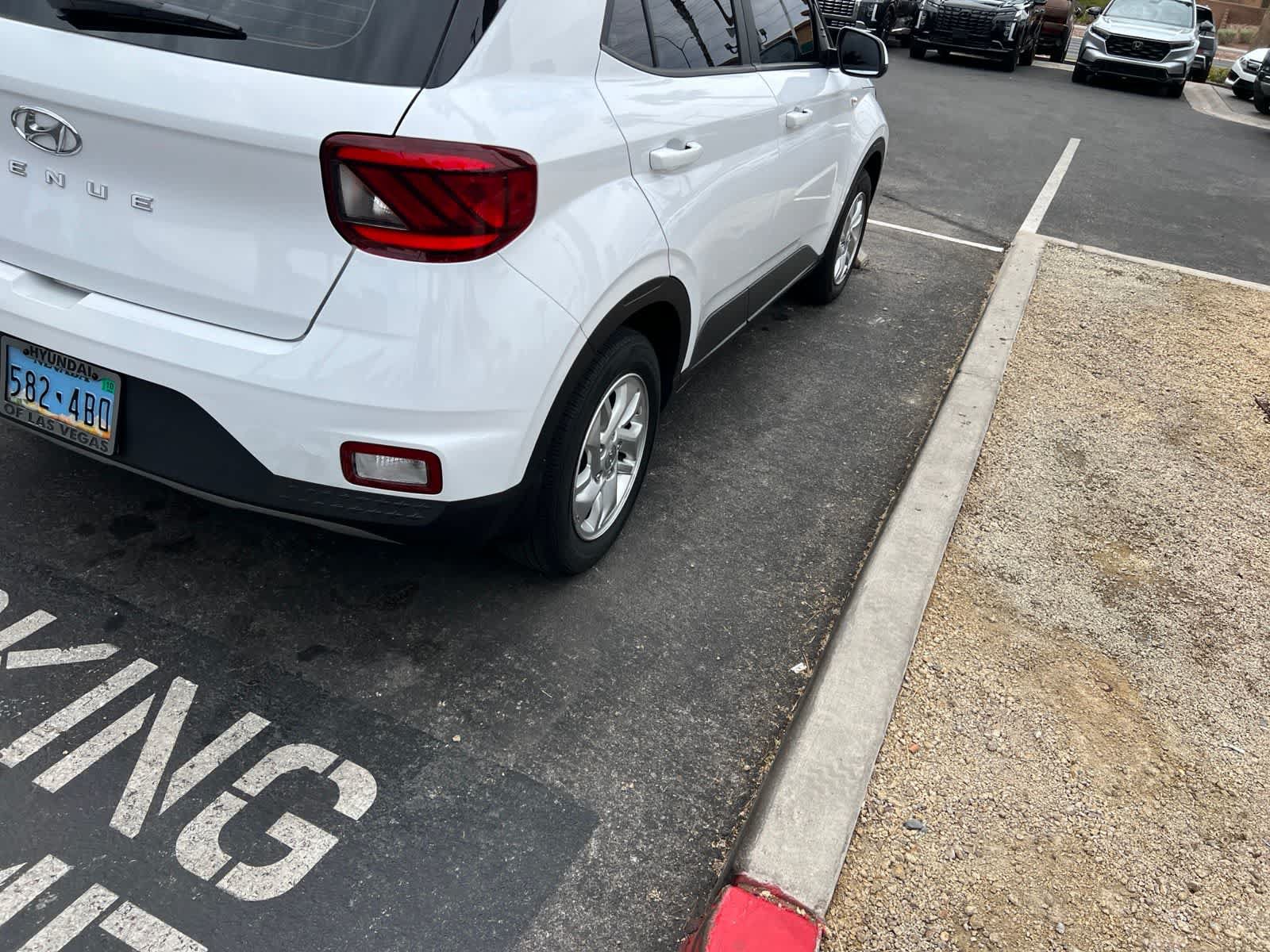 Used 2022 Hyundai Venue SE FWD image 10