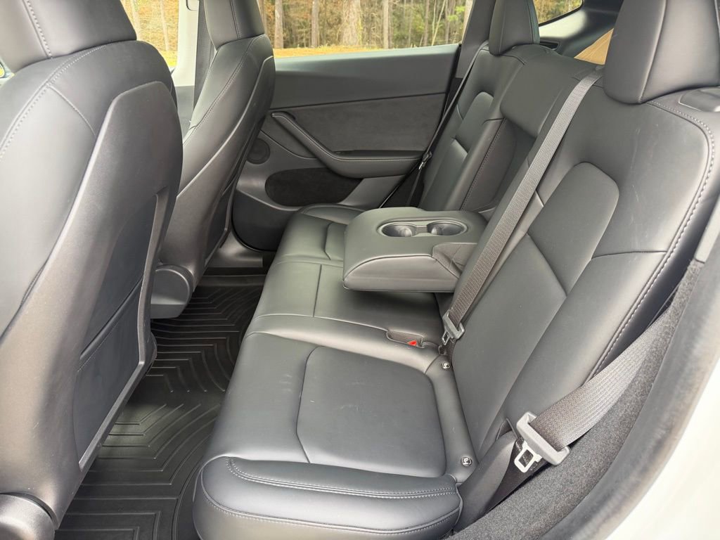 Used 2022 Tesla Model Y Long Range image 16