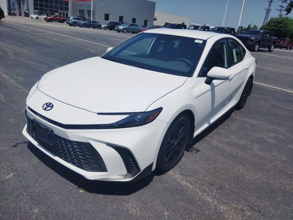 New 2026 Toyota Camry SE FWD image 2