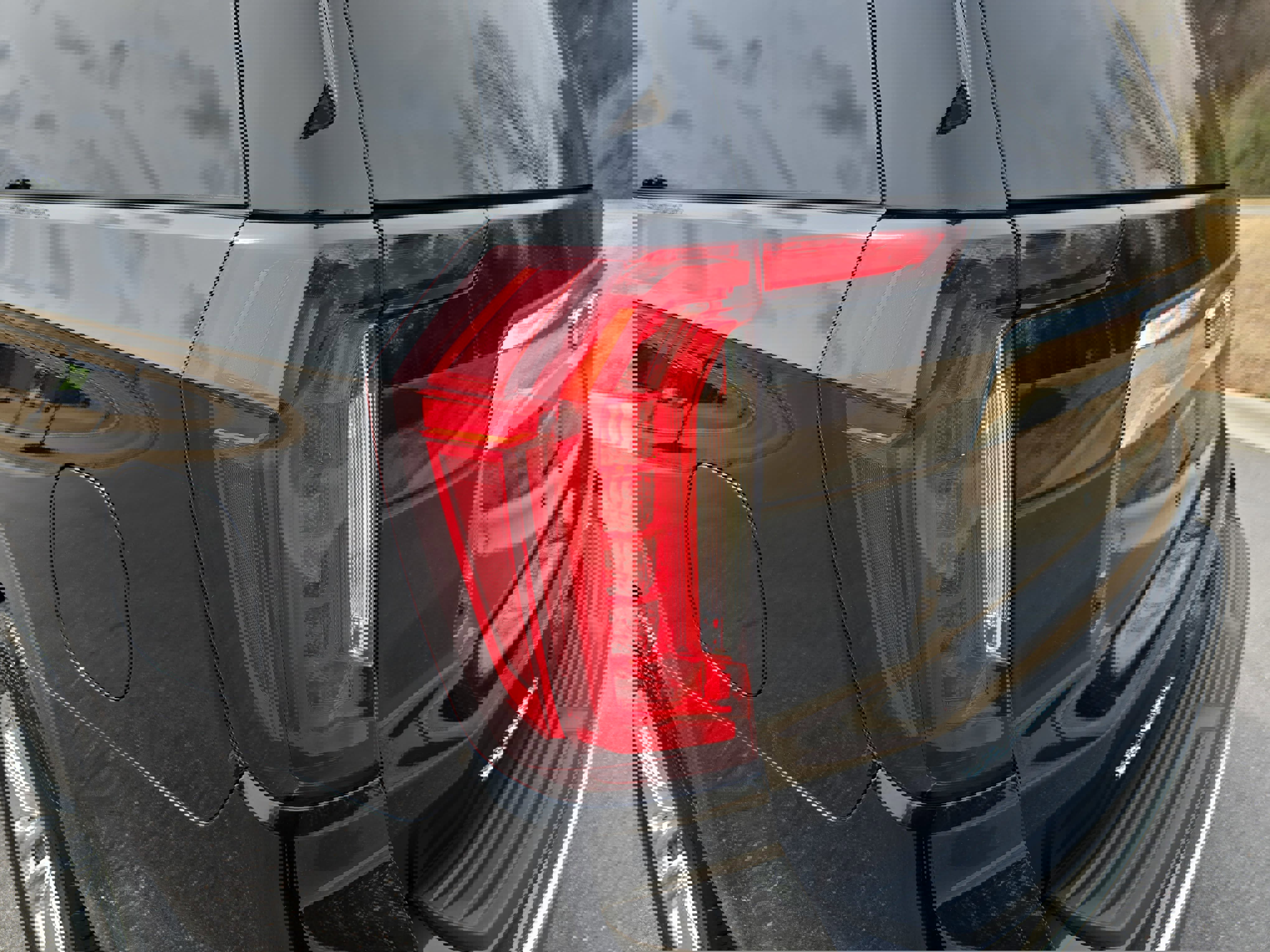 Used 2023 GMC Yukon XL SLT image 37