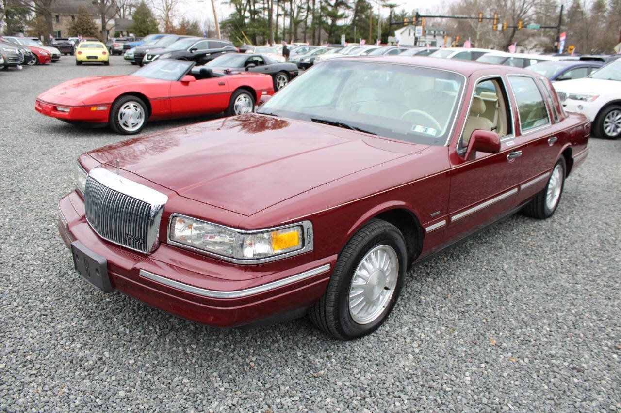 Used 1996 Lincoln Town Car Signature image 2