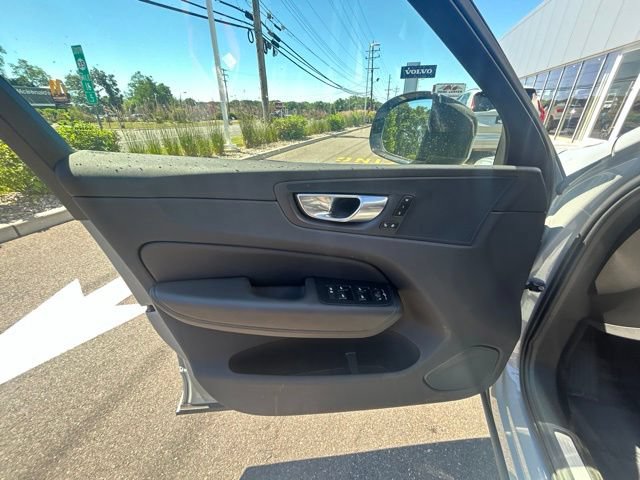 Certified 2025 Volvo XC60 B5 Plus AWD/4WD image 18