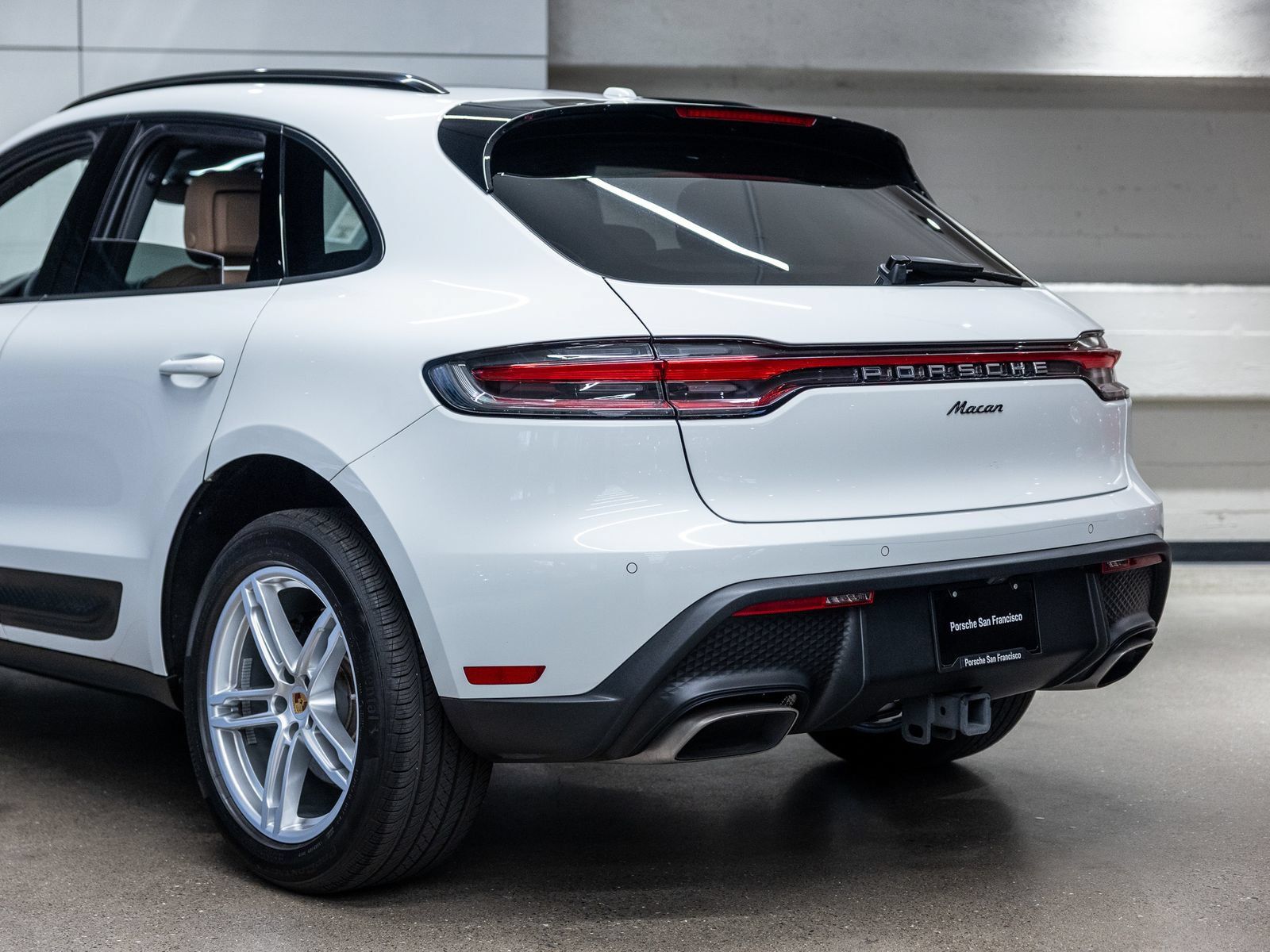 Certified 2024 Porsche Macan AWD/4WD image 26