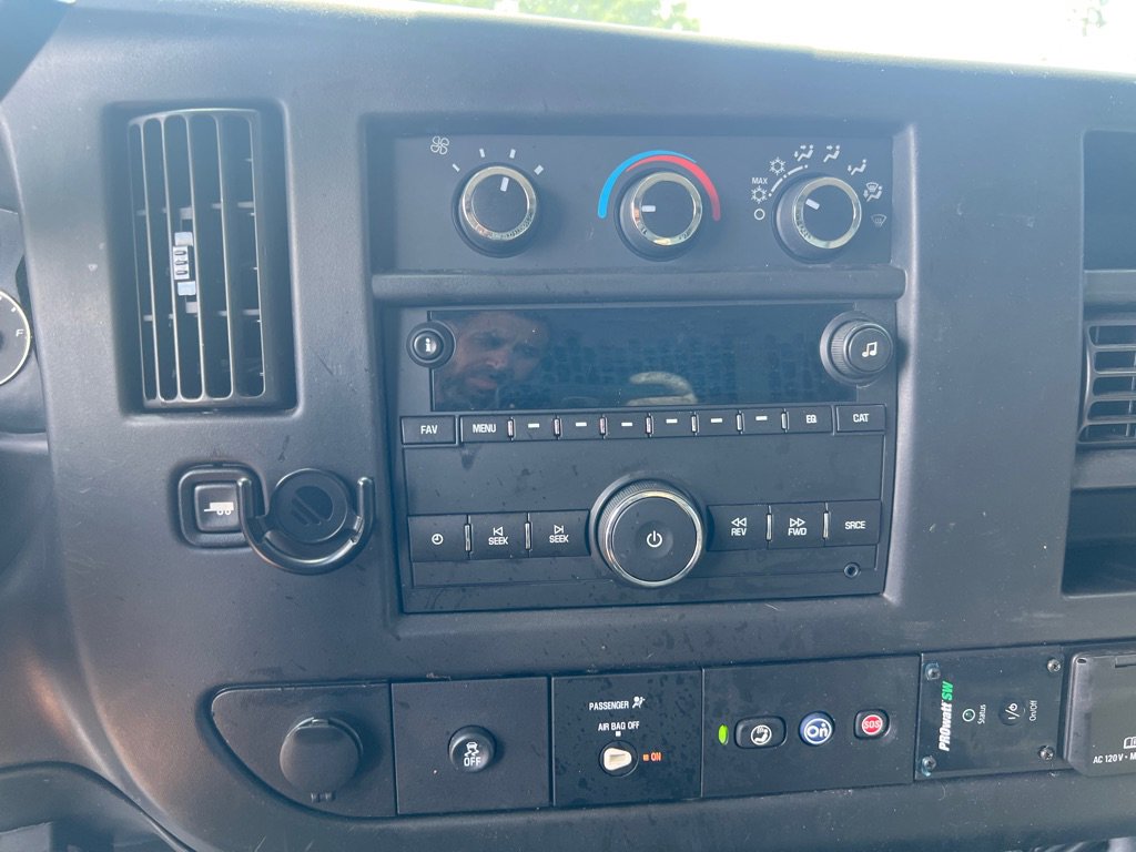 Used 2018 Chevrolet Express 3500 w/ Driver Convenience Package image 34