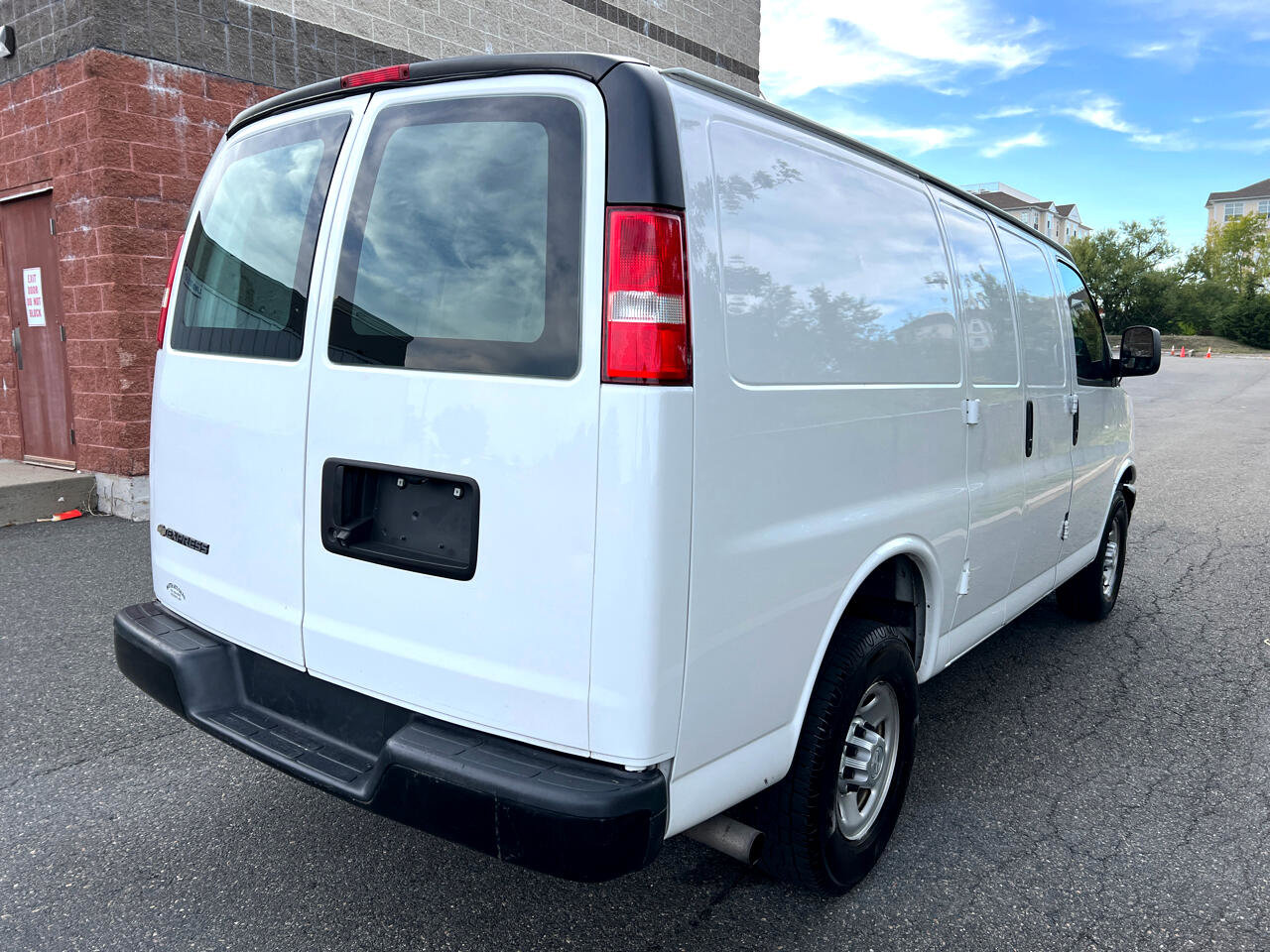 Used 2018 Chevrolet Express 2500 image 7