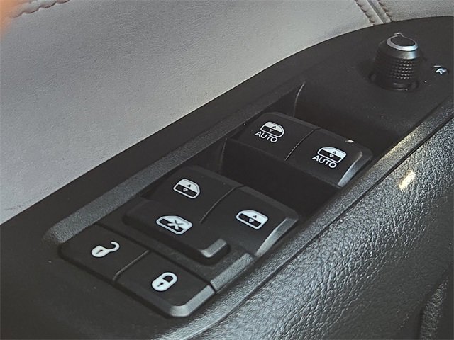 Used 2022 Jeep Compass Limited w/ Sun and Sound Group image 27