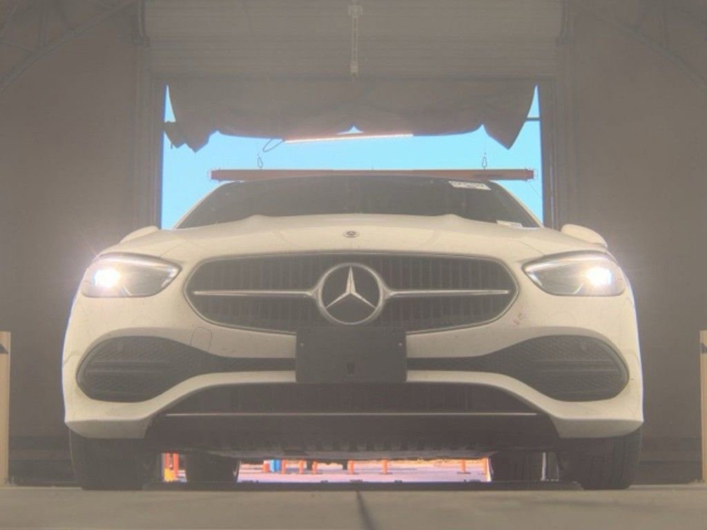 Used 2025 Mercedes-Benz C 300 4MATIC Sedan image 4