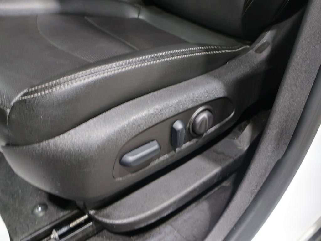 Used 2024 GMC Terrain SLT AWD/4WD image 12