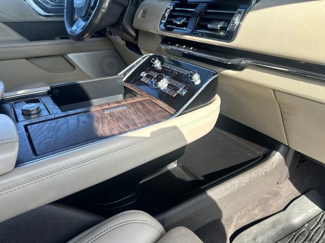 Used 2020 Lincoln Navigator Reserve w/ Luxury Package image 16