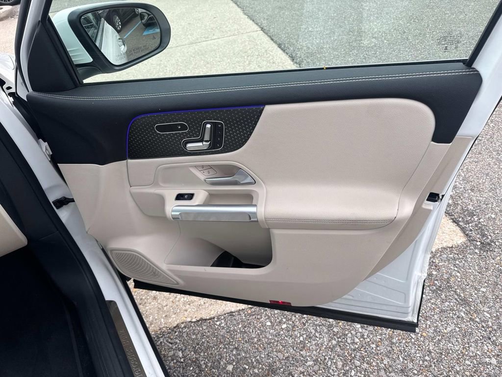 Used 2025 Mercedes-Benz GLB 250 image 13