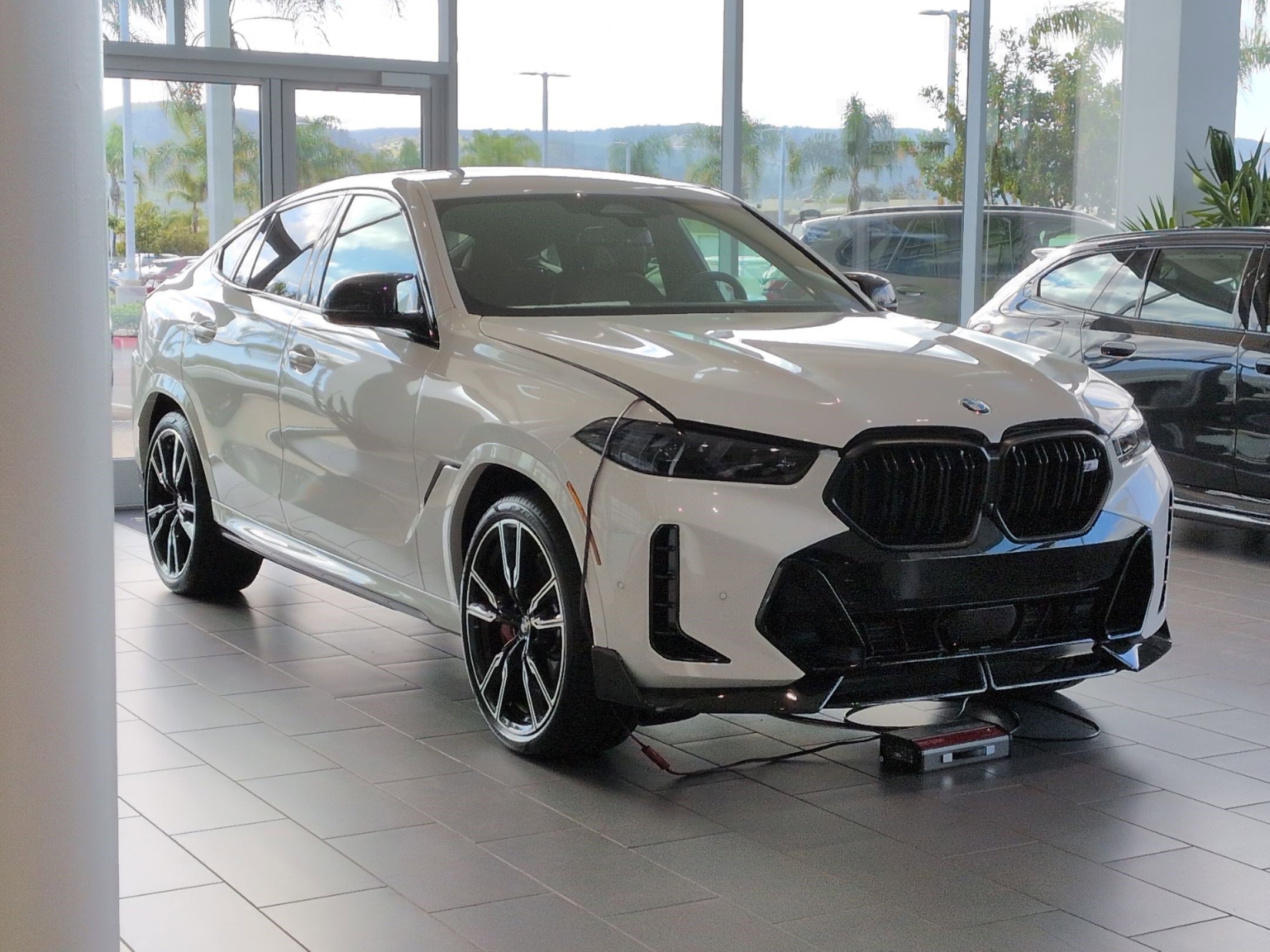 Used 2026 BMW X6 M60i w/ Dynamic Handling Package image 2