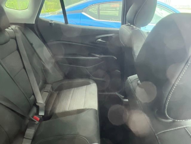 Used 2025 Chevrolet Trax LT w/ LT Convenience Package FWD image 4