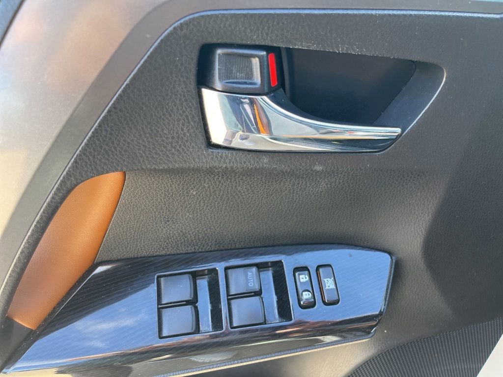 Used 2016 Toyota RAV4 SE w/ Advanced Technology Package FWD image 9