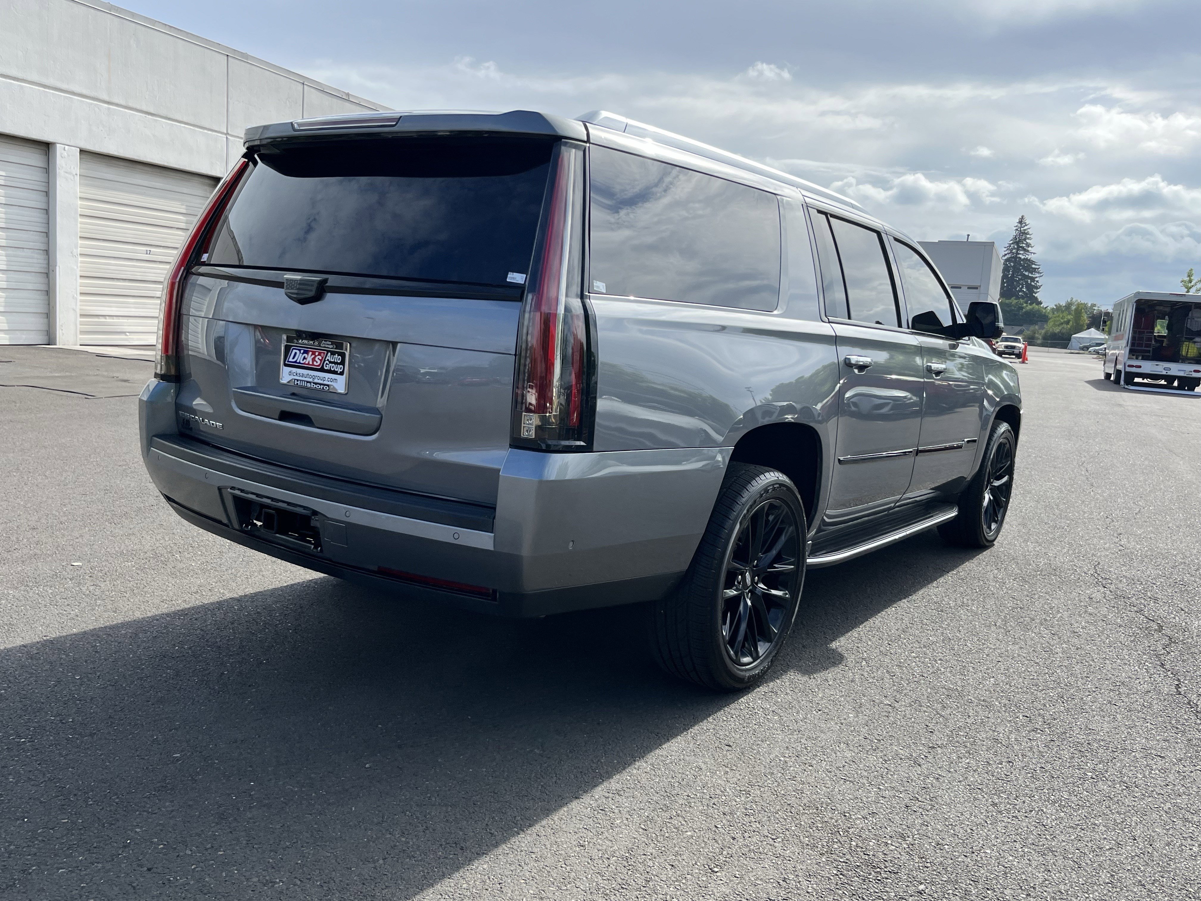 Used 2020 Cadillac Escalade ESV Luxury w/ Escalade Sport Edition AWD/4WD image 5
