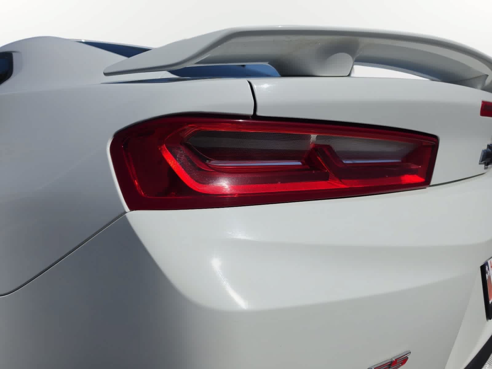 Used 2018 Chevrolet Camaro SS RWD image 11