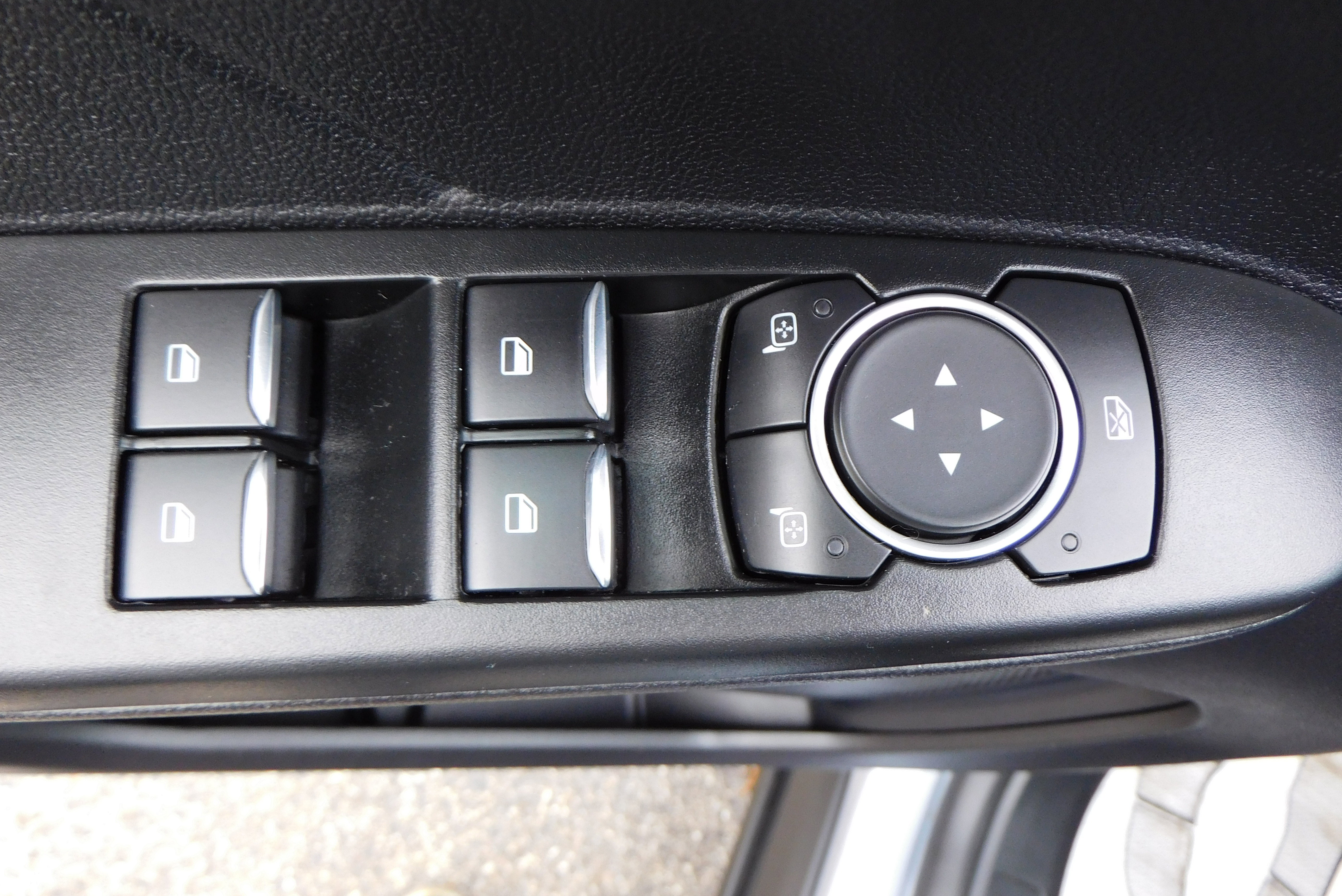 Used 2022 Ford Escape Titanium image 13