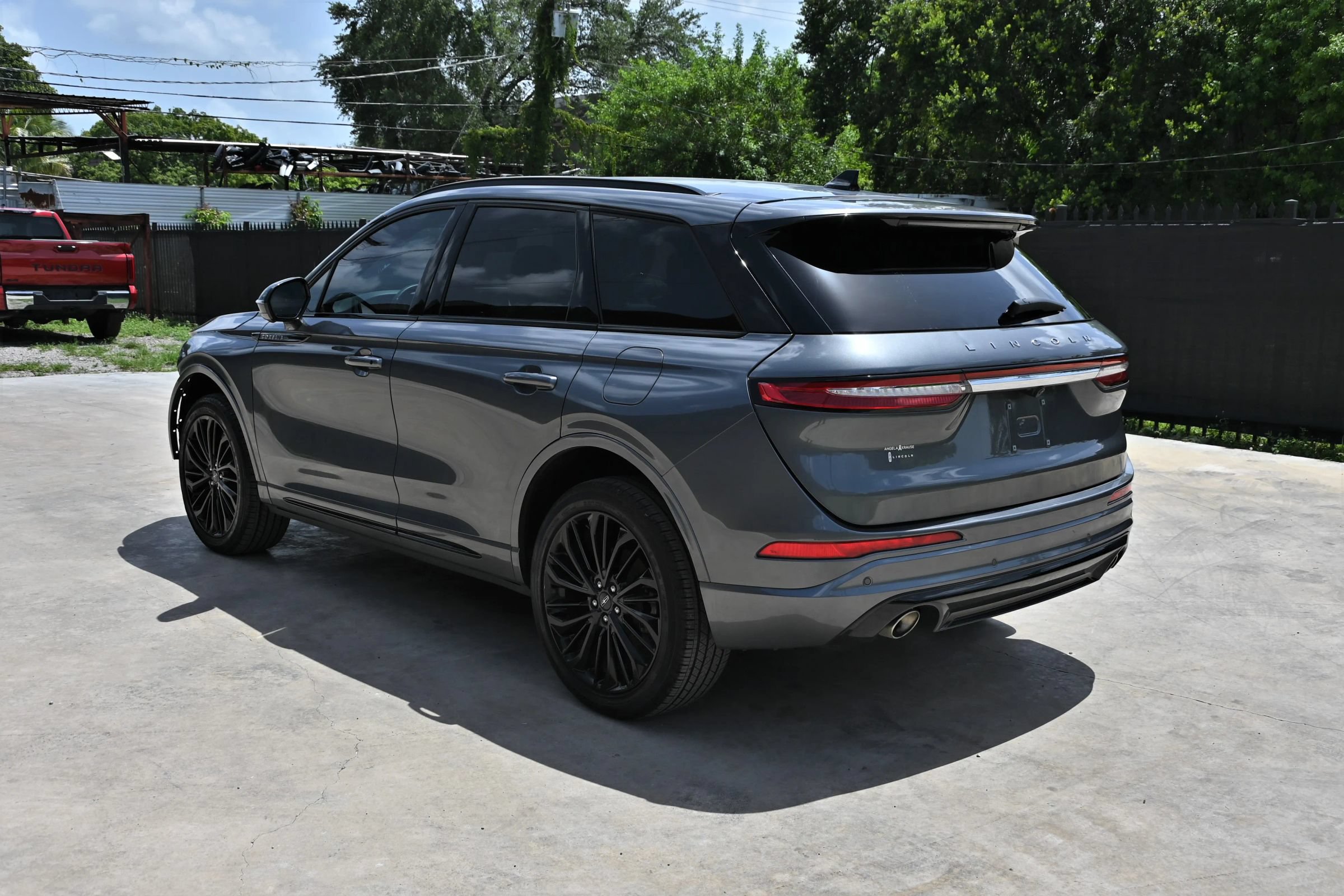 Used 2023 Lincoln Corsair Reserve w/ Equipment Group 201A FWD image 3
