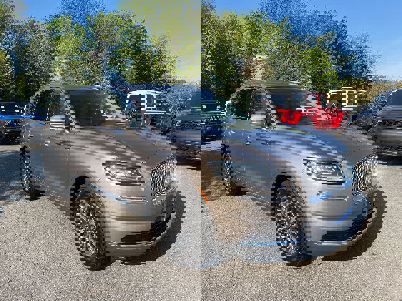 Used 2021 Lincoln Nautilus FWD w/ Equipment Group 101A image 7