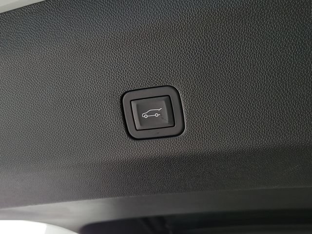 Used 2025 GMC Yukon Denali Ultimate AWD/4WD image 33