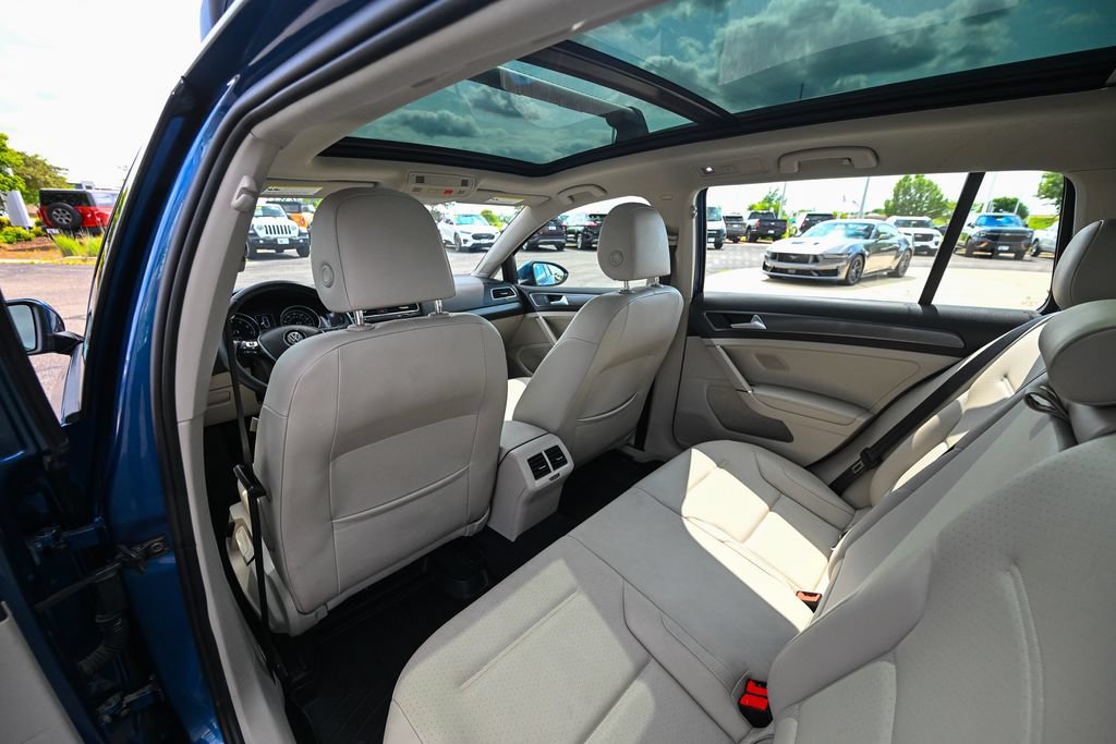 Used 2019 Volkswagen Golf SE FWD image 20
