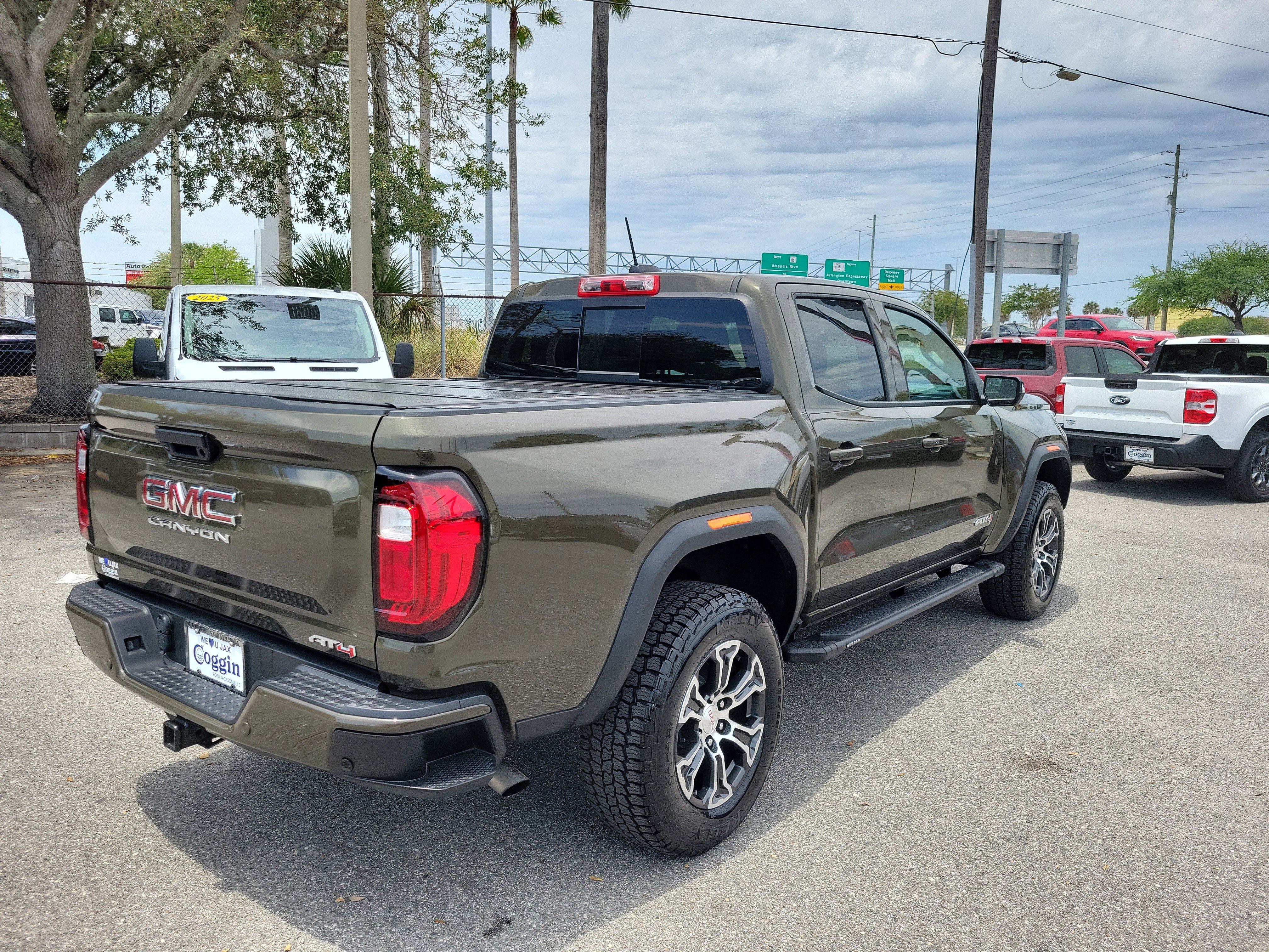 Used 2025 GMC Canyon AT4 w/ Technology Plus Package AWD/4WD image 3