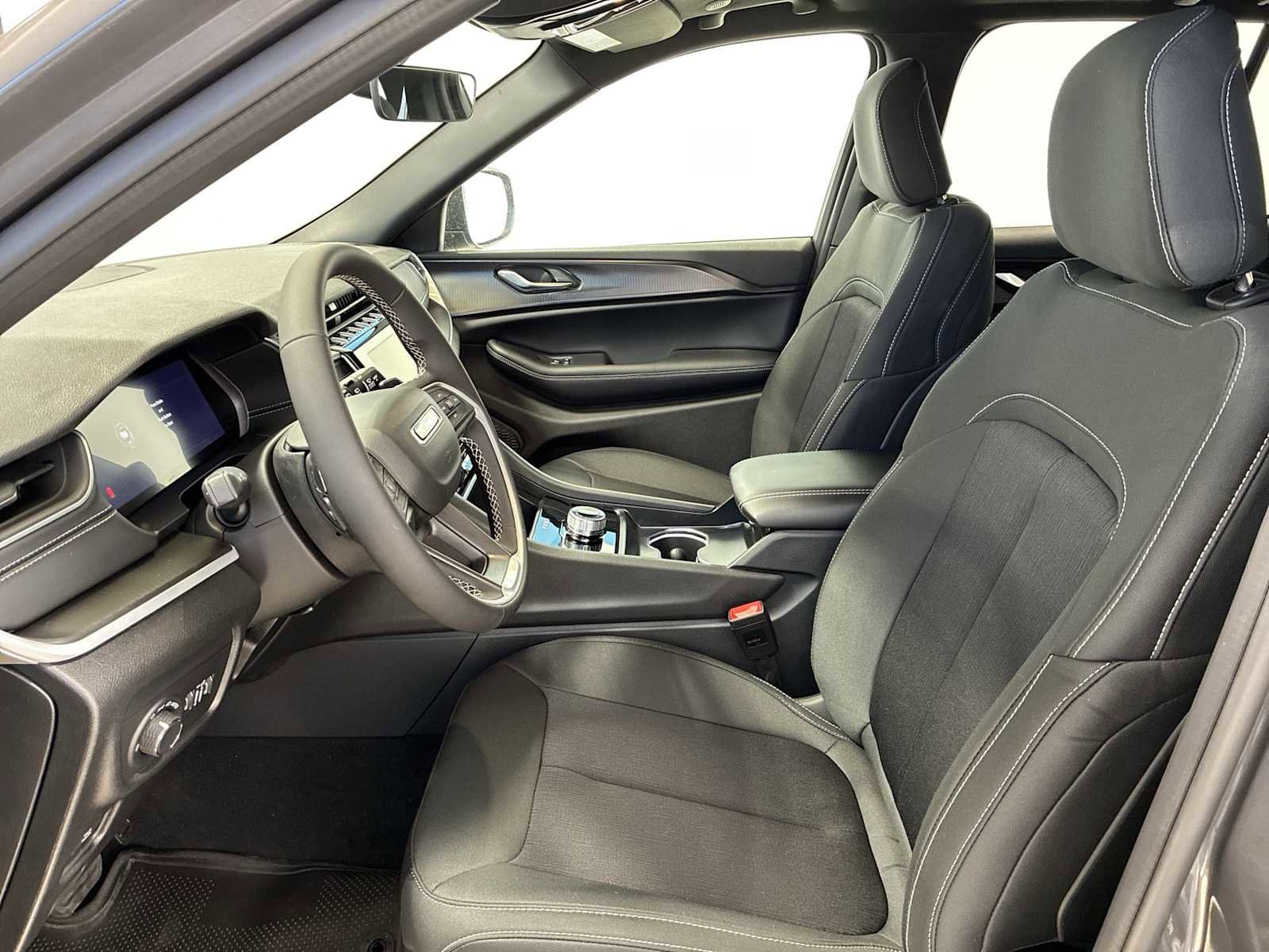 New 2025 Jeep Grand Cherokee Laredo X image 13