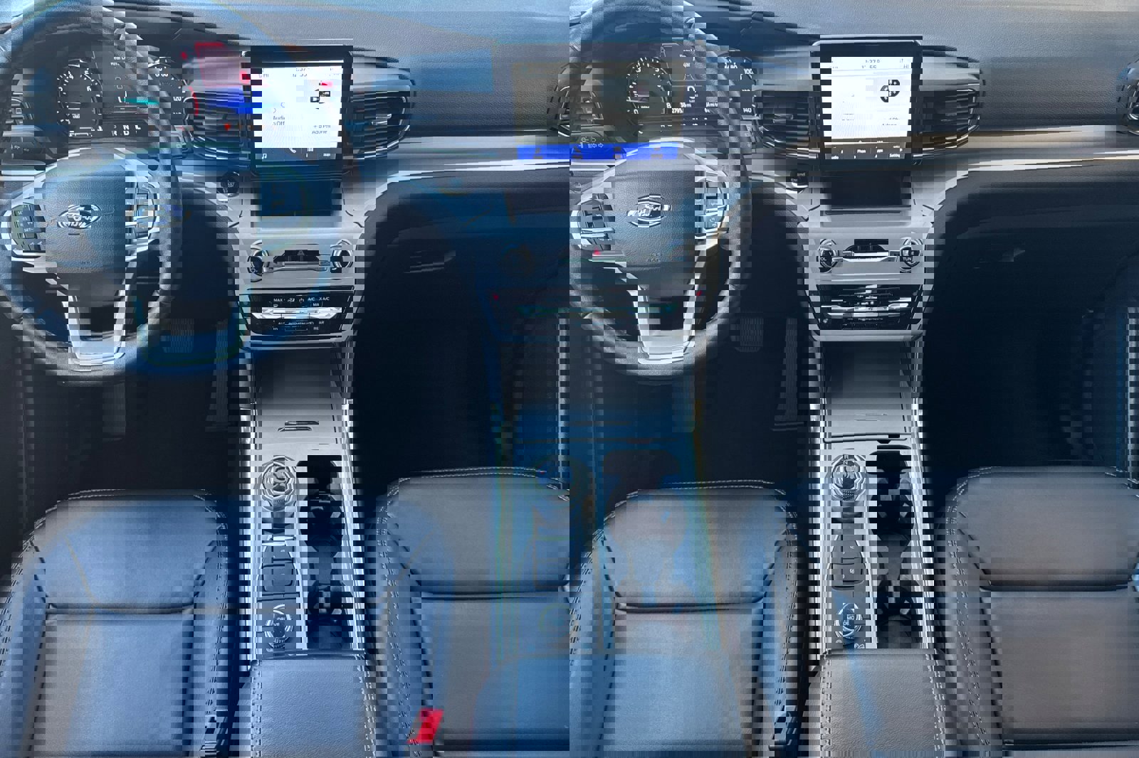 Certified 2022 Ford Explorer XLT w/ Equipment Group 202A image 14