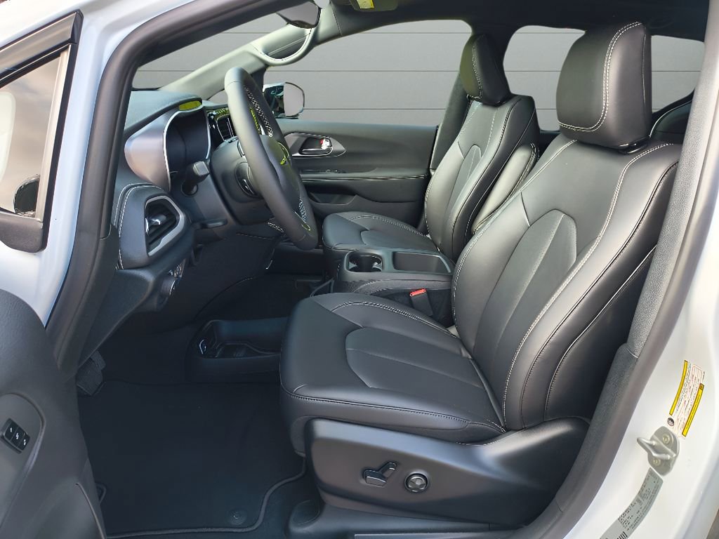 New 2026 Chrysler Pacifica Select image 13