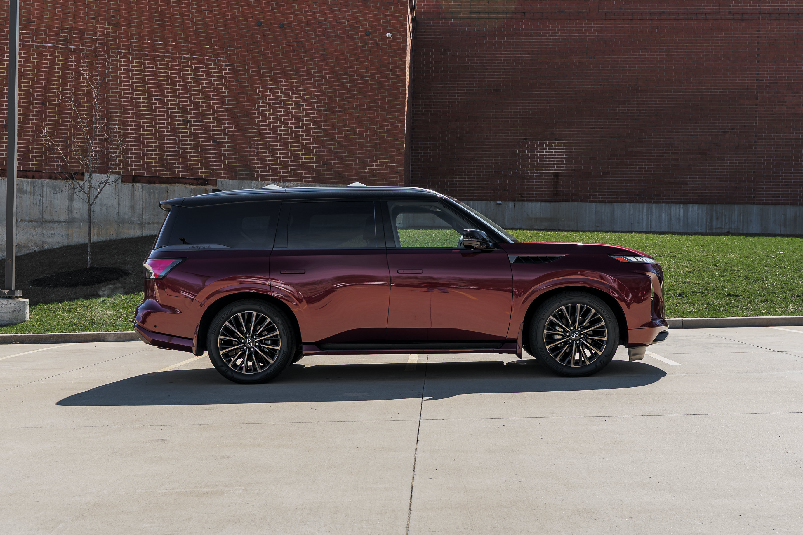 Used 2025 INFINITI QX80 Autograph w/ Autograph Exterior Package AWD/4WD image 3