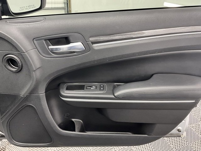 Used 2021 Chrysler 300 Touring w/ Sport Appearance Package image 15